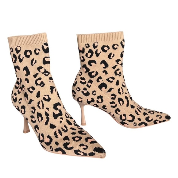 Cosy Island Animal Print "Minimalist" Sock Ankle Boots Size 9.5 NWT Includes Box - Picture 1 of 11